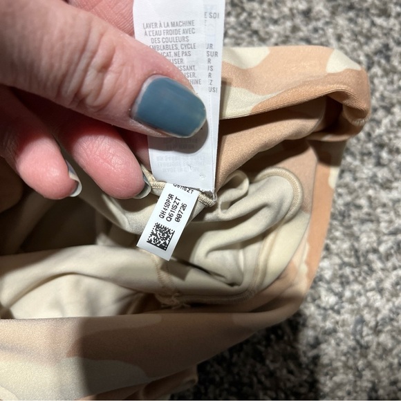Aerie Offline Beige and Brown Camouflage Scrunch Tie Yoga Athletic Shorts S - Picture 10 of 11